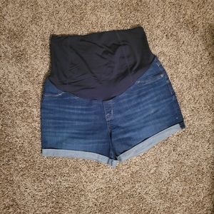 Isabel maternity shorts